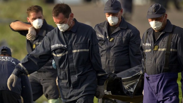 Ukraine emergency workers MH17 crash site