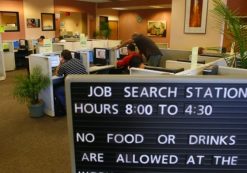 People search for jobs on computers at the Verdugo Jobs Center, a partnership with the California Employment Development Department, in Glendale, California November 7, 2008. The U.S. unemployment rate shot to a 14-1/2 year high last month as employers slashed jobs by an unexpectedly steep 240,000, suggesting President-elect Barack Obama will face a deep recession when he takes office. (Photo: Reuters)
