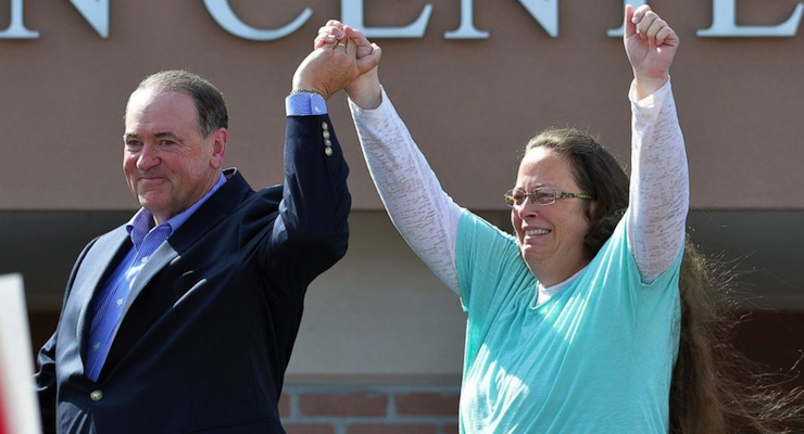 Mike-Huckabee-Kim-Davis-AP