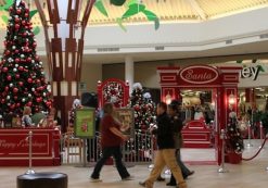 holiday-retail-shopping-consumers