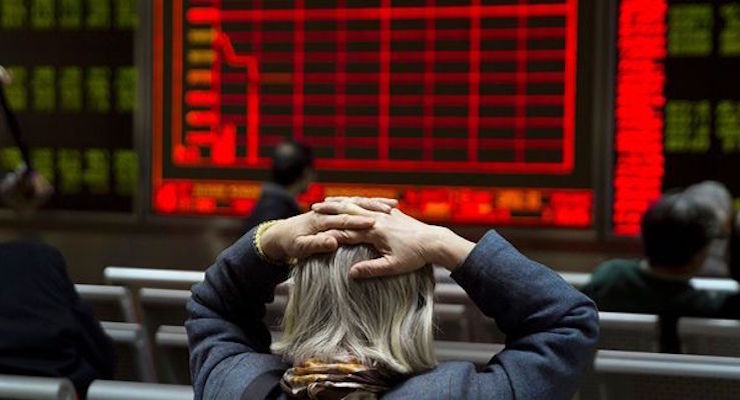A trader looks at the losses with the Shanghai Composite index, the China stock market. (Photo: Reuters)
