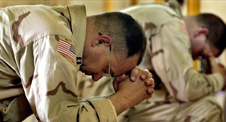 Soldiers-Praying