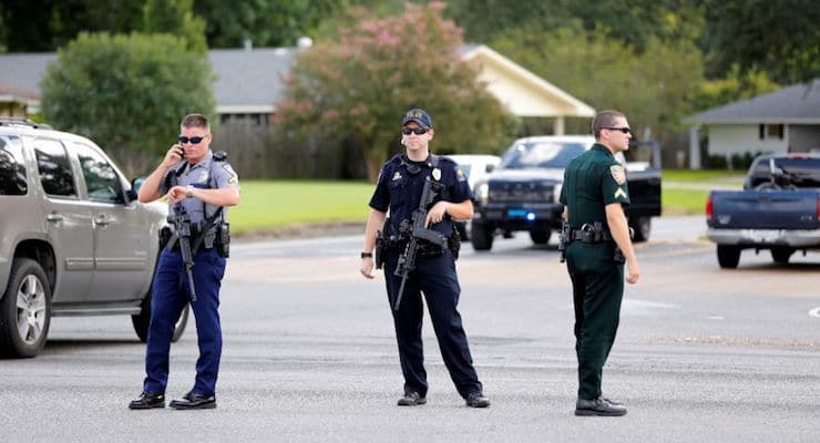 Police officers block off a road after a shooting of police in Baton Rouge, Louisiana, U.S. July 17, 2016. (PHOTO: REUTERS)