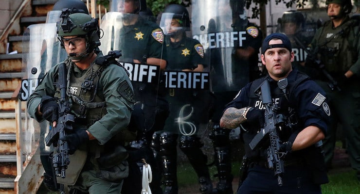 Police, sheriff's deputies in Baton Rouge, Louisiana. (Photo: Reuters)