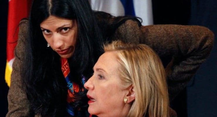 Huma Abedin, left, Hillary Clinton, right. (Photo: Reuters/Kevin Lamarque)