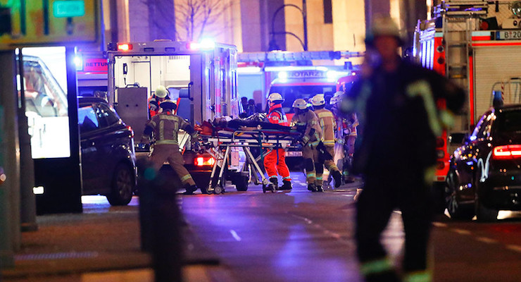 Paramedics work at the site of an accident at a Christmas market on Breitscheidplatz square near the fashionable Kurfuerstendamm avenue in the west of Berlin, Germany, December 19, 2016. (Photo: REUTERS)