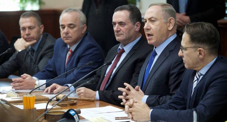 Israeli Prime Minister Benjamin Netanyahu, second right, attends a weekly cabinet meeting in Jerusalem, Sunday, Dec. 25, 2016. (Photo: AP)
