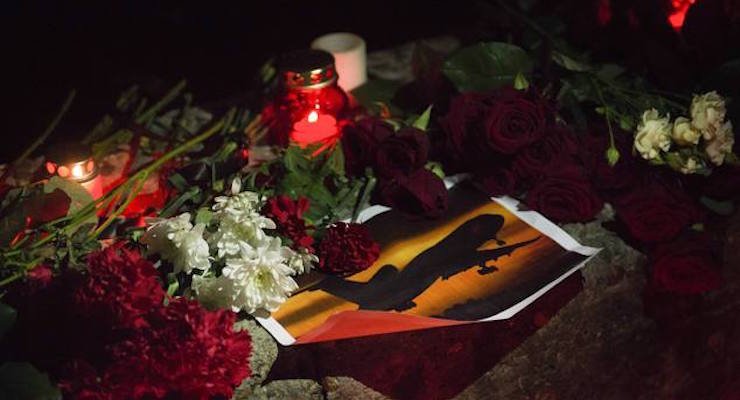 Flowers and candles are placed in memory of victims of the crashed plane in the center of Sochi, Russia, Sunday, Dec. 25, 2016. A Tu-154 operated by the Russian Defense Ministry en route to Syria crashes into the Black Sea minutes after takeoff from Sochi. Everybody aboard the plane are thought to have perished and the cause of the crash is not immediately known. (Photo: AP)