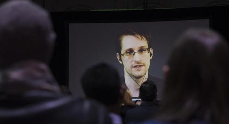 Former U.S. National Security Agency contractor Edward Snowden appears live via video during a student organized world affairs conference at the Upper Canada College private high school in Toronto, in this file photo taken February 2, 2015. (Photo: Reuters)