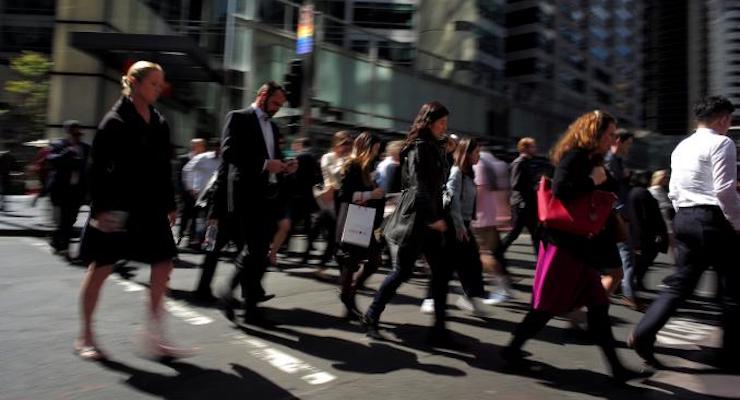 Office workers and shoppers walk through Sydney's central business district in Australia, September 7, 2016. (Photo: Reuters)
