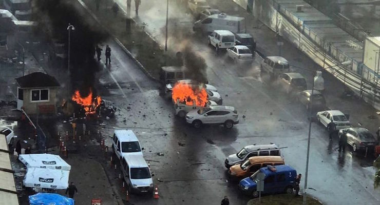 Cars burning after the explosion in Izmir, Turkey. (Photo: AP)