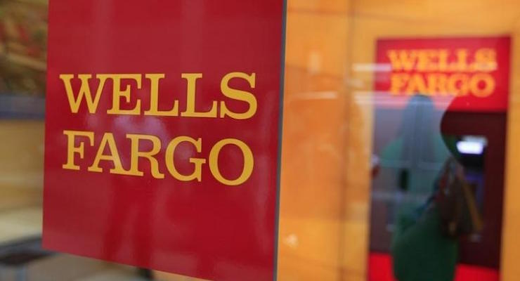 A Wells Fargo sign is seen outside a banking branch in New York July 13, 2012. (Photo: Reuters)