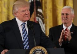 U.S. President Donald Trump attends a swearing-in ceremony for senior staff with Vice President Mike Pence at the White House in Washington, DC January 22, 2017. (Photo: Reuters)