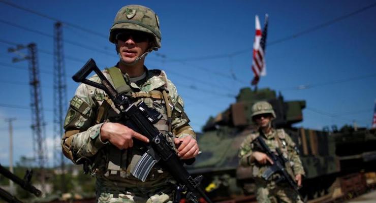 Georgian servicemen stand in front of U.S. military vehicles upon the joint U.S.-Georgian exercise Noble Partner 2016 in Vaziani, Georgia, May 5, 2016. (Photo: Reuters)