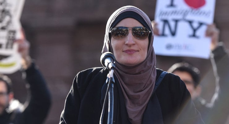 Activist Linda Sarsour addresses the crowd during a protest against President Donald Trump's travel ban, in New York City, U.S. Jan. 29. (Photo: Reuters)