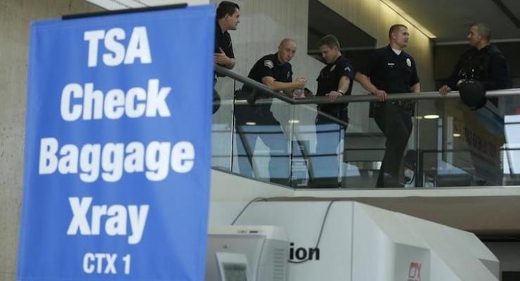 Airport police stand in the TSA area of terminal 1 after a shooting incident at Los Angeles airport (LAX), California November 1, 2013. (Photo: Reuters)