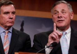 Senate Intelligence Committee Chairman Sen. Richard Burr [R}, accompanied by Senator Mark Warner, vice chairman of the committee, speaks at a news conference to discuss their probe of Russian interference in the 2016 election on Capitol Hill in Washington, 29 March 2017. (Photo: Reuters)
