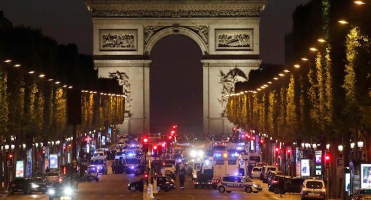 Police secure the Champs Elysees Avenue after a shooting incident in Paris, France, April 20, 2017. (Photo: Reuters)