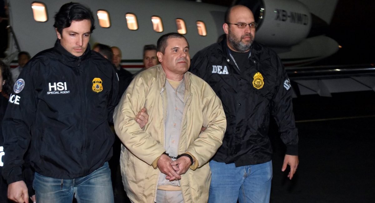 U.S. law enforcement authorities escort Joaquin "El Chapo" Guzman. (Photo: AP)