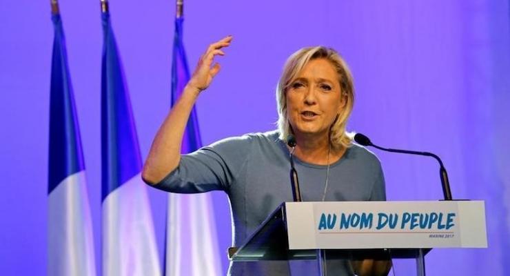 French National Front (FN) political party leader Marine Le Pen delivers a speech during a FN political rally in Frejus, France September 18, 2016. (Photo: Reuters)