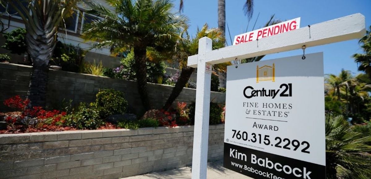 A single family home is shown with a sale pending in Encinitas, California May 22, 2013. (Photo: Reuters)