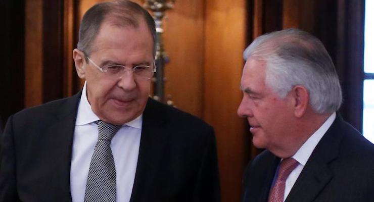 Russian Foreign Minister Sergei Lavrov and U.S. Secretary of State Rex Tillerson enter a hall during their meeting in Moscow, Russia, April 12, 2017. (Photo: Reuters)