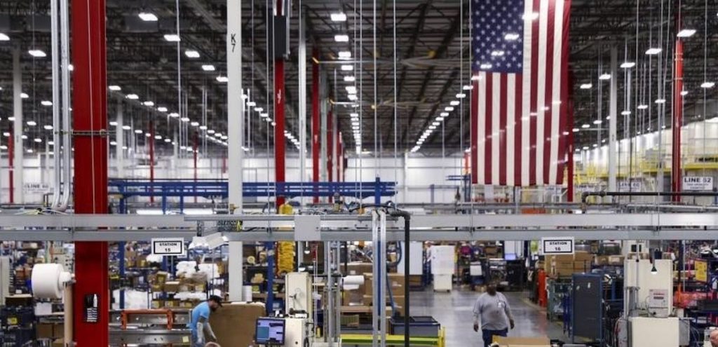 Workers assemble built-in appliances at the Whirlpool manufacturing plant in Cleveland, Tennessee August 21, 2013. (Photo: Reuters)