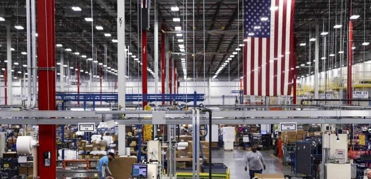 Workers assemble built-in appliances at the Whirlpool manufacturing plant in Cleveland, Tennessee August 21, 2013. (Photo: Reuters)