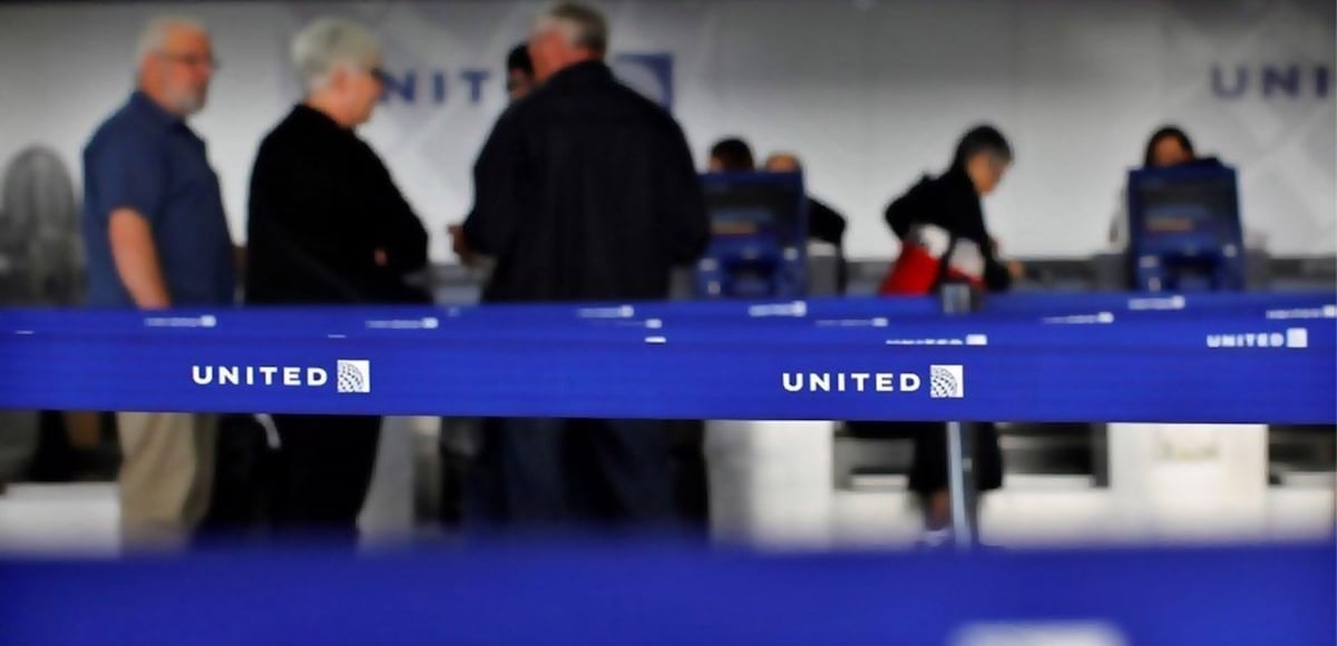 Customers of United wait in line to check in at Newark International airport in New Jersey, November 15, 2012. (Photo: Reuters)