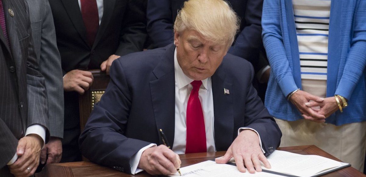 US President Donald Trump signs an executive order on Implementing an America-First Offshore Energy Strategy after signing it in the Roosevelt Room of the White House in Washington, DC, April 28, 2017. (Photo: Reuters)