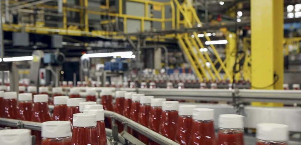 A manufacturing assembly line at the Heinz factory in Pittsburgh, Pennsylvania. (Photo: Courtesy of Heinz)