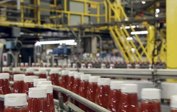 A manufacturing assembly line at the Heinz factory in Pittsburgh, Pennsylvania. (Photo: Courtesy of Heinz)
