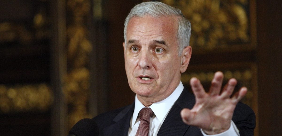 Minnesota Gov. Mark Dayton speaks to media after signing bills to eliminate the state's $5 billion budget deficit and reopen state government and services that have been shut down for three weeks, in St. Paul, Minnesota, U.S. on July 20, 2011. (Photo: Reuters)