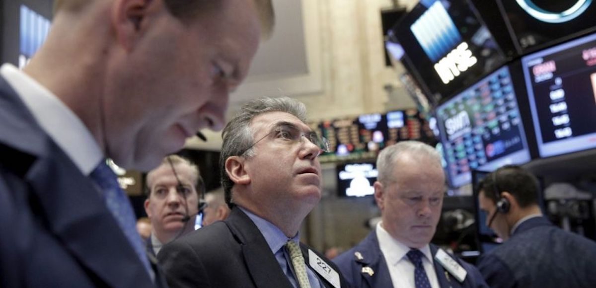 Traders work on the floor of the New York Stock Exchange (NYSE) April 4, 2016. (Photo: Reuters)