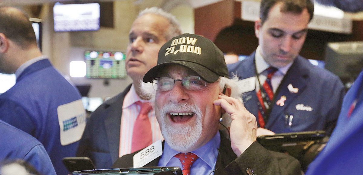 Trader Peter Tuchman wears a "Dow 21,000" hat as he works on the floor of the New York Stock Exchange, Wednesday, March 1, 2017. (Photo: AP)
