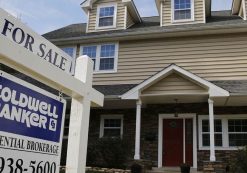 A real estate sign advertises a home for sale in Vienna, Va. (Photo: Reuters)