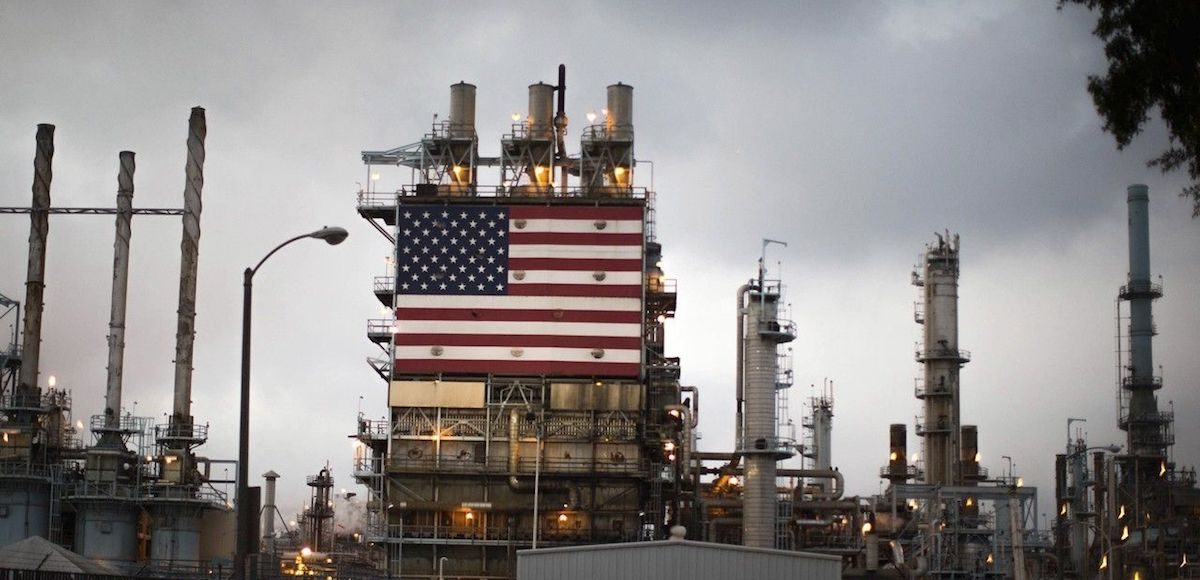 The U.S. flag is displayed at Tesoro's Los Angeles oil refinery in Los Angeles, California. (Photo: Reuters)