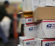 United States Postal Service (USPS) clerks sort mail at the Lincoln Park carriers annex in Chicago, Illinois on November 29, 2012. (Photo: Reuters)