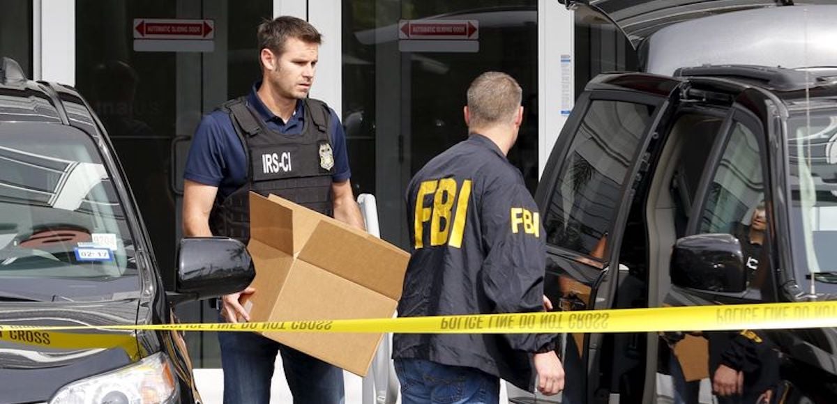 FBI agents remove boxes and other items from the offices of Imagina in Miami, Florida December 3, 2015. (Photo: Reuters)