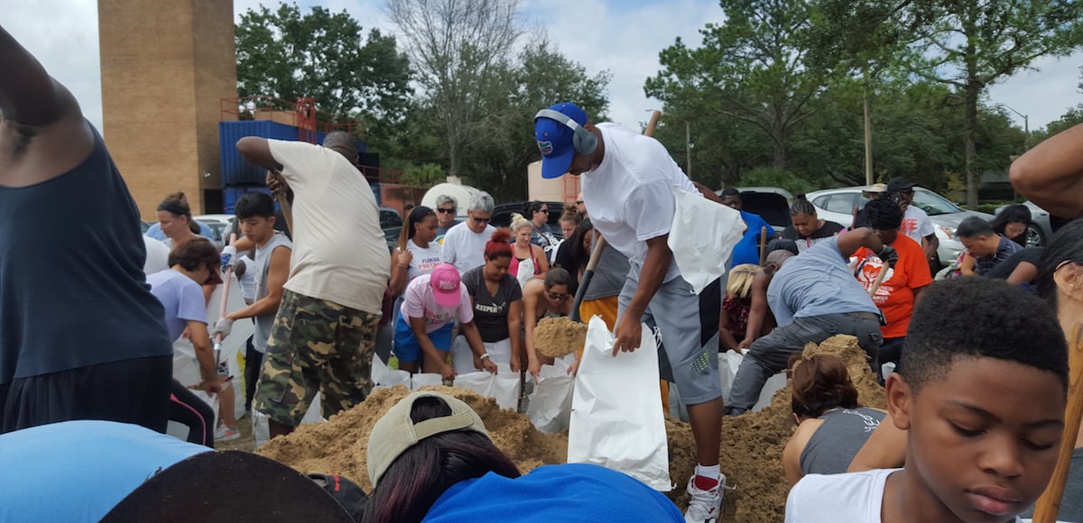 Residents of Gainesville, Florida rush to fill sandbags at Citizens Field in preparation for Hurricane Irma. (Photo: People's Pundit Daily/PPD)