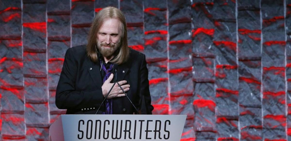 Musician Tom Petty speaks to guests after being inducted during the 47th Songwriters Hall of Fame Induction ceremony in New York, U.S. on June 9, 2016. (Photo: Reuters)