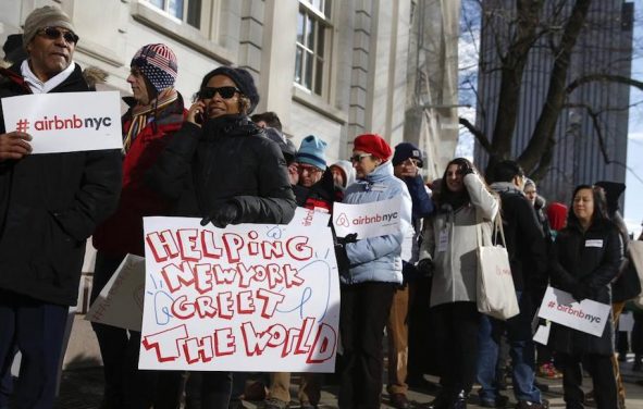 Supporters of Airbnb stand during a rally before a hearing called 'Short Term Rentals: Stimulating the Economy or Destabilizing Neighborhoods?' at City Hall in New York, January 20, 2015. (Photo: Reuters)