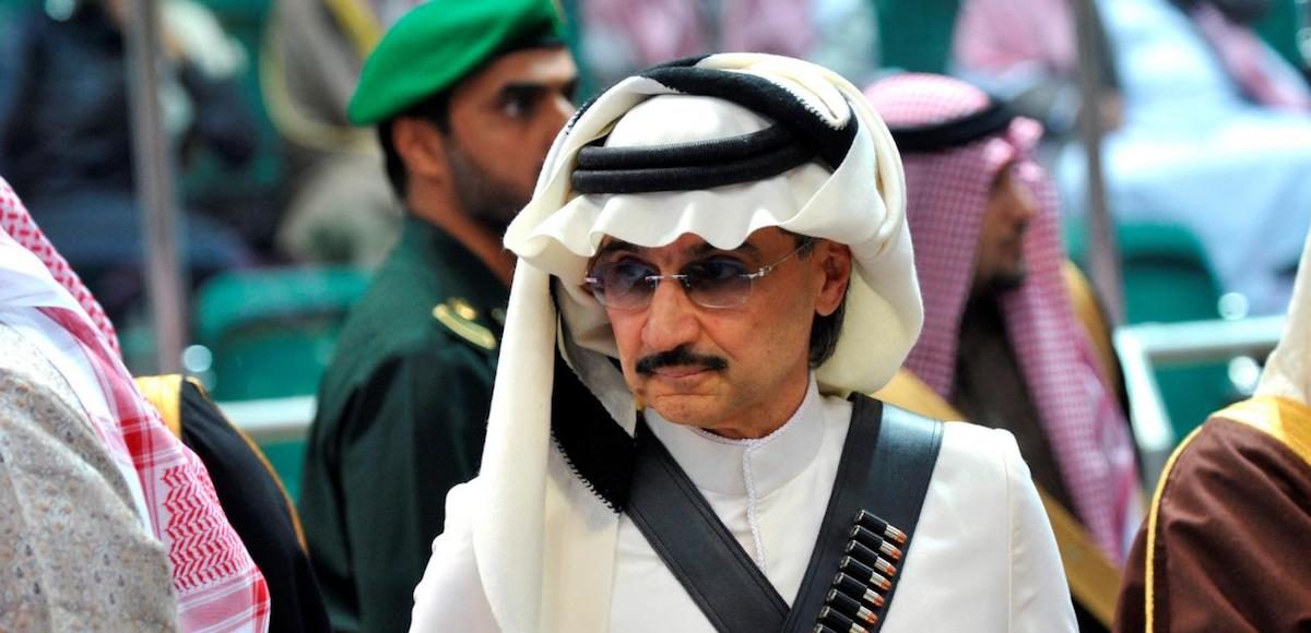 Prince Alwaleed bin Talal attends the traditional Saudi dance known as 'Arda', which was performed during Janadriya culture festival at Der'iya in Riyadh February 18, 2014. (Photo: Reuters)