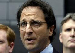 FILE PHOTO: Federal prosecutor Andrew Weissmann (C) is flanked by FBI agents as he speaks to the press outside the federal courthouse in Houston, Texas, U.S., May 1, 2003. (Photo: Reuters)