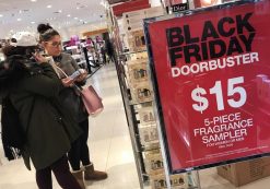 Women shop at a Macy's department store in Roosevelt Field shopping mall in Garden City, New York, U.S., November 24, 2017. (Photo: Reuters)