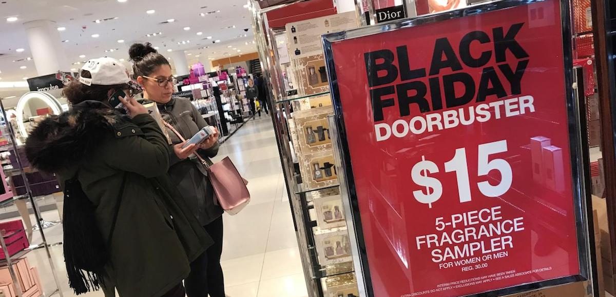 Women shop at a Macy's department store in Roosevelt Field shopping mall in Garden City, New York, U.S., November 24, 2017. (Photo: Reuters)