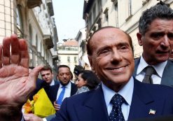 Forza Italia party leader Silvio Berlusconi waves as he leaves after the news conference about the Lombardy autonomy referendums in Milan, Italy, October 18, 2017. (Photo: Reuters)