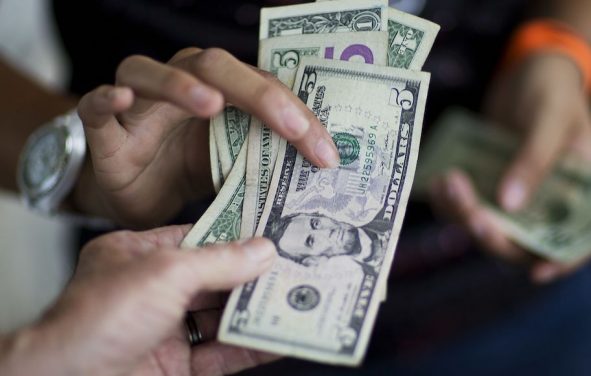 Consumer Spending and Consumer Sentiment. (Photo: AP)