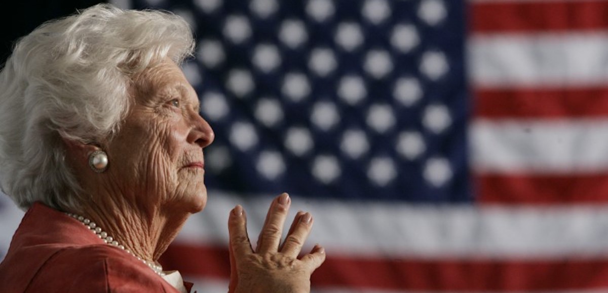 Former U.S. first lady Barbara Bush listens to her son, President George W. Bush, as he speaks at an event on social security reform in Orlando, Florida, March 18, 2005. (Photo: Reuters)