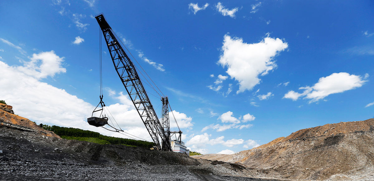 The massive Big John dragline reshapes the rocky landscape in some of the last sections to be mined for coal at the Hobet site in Boone County, West Virginia. (Photo: Reuters)